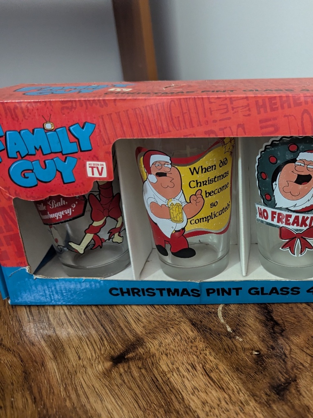 Family Guy Christmas Pint Glass 4-Pack 2010 Holiday Peter Stewie Quagmire NIB